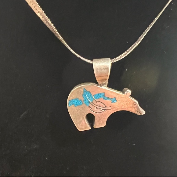 🌟NATIVE AMERICAN 🌟 Genuine Silver & Turquoise Bear Pendant with Silver chain. - Picture 9 of 11